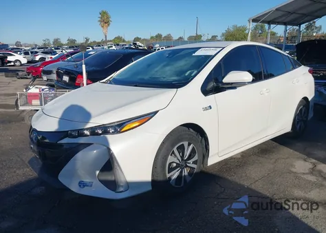 2018 Toyota Prius Prime Plus из США, поврежденный, VIN JTDKARFPXJ3099280